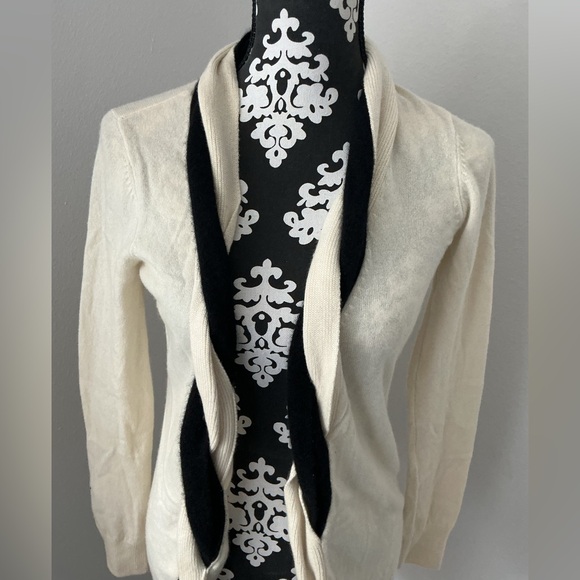 Neiman Marcus Cream and Black Cardigan Sz S - Picture 3 of 10